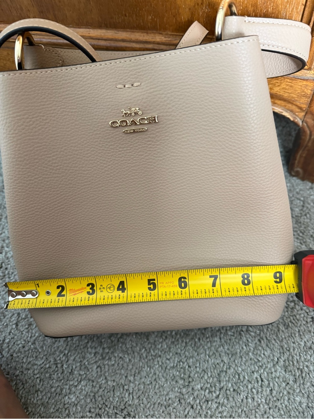 Coach Pebble Leather Shoulder Bag in Taupe with Gold Hardware - Picture 4 of 6